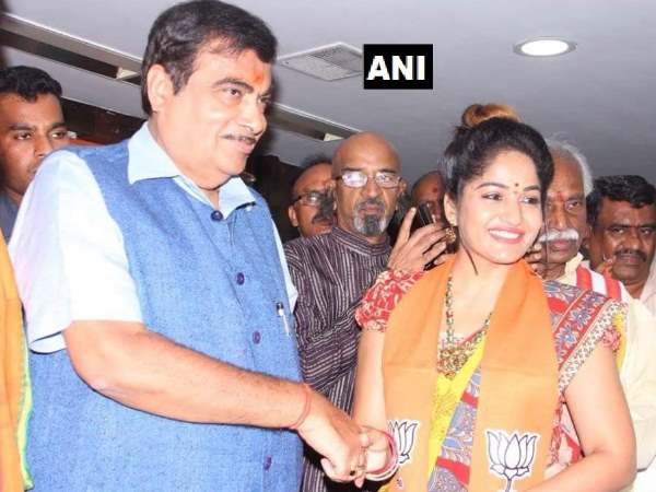 రంగంలోకి హీరోయిన్లు మాధవీ లత, రేష్మా రాథోడ్..! ప్రభావం చూపిస్తారా..?
