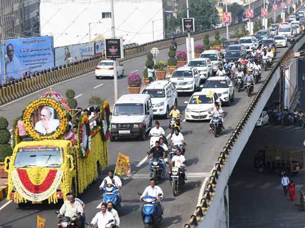 భారీగా...విఐపిల రాక