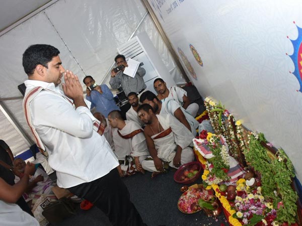 భయభ్రాంతులకు గురిచేస్తున్నారు..
