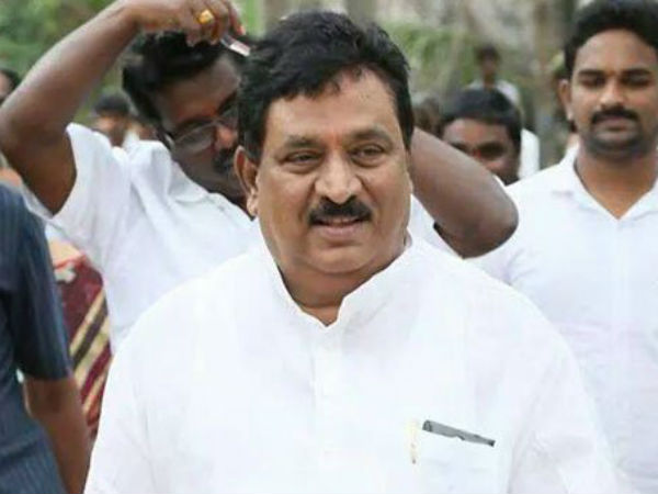 గంటలో పూర్తి వివరాలంటూ హోంమంత్రి