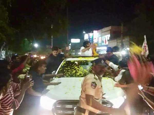 దూసుకొచ్చిన ...యువకుడు
