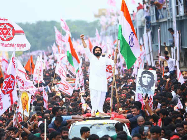 పవన్ క్షమాపణ చెప్పాలి