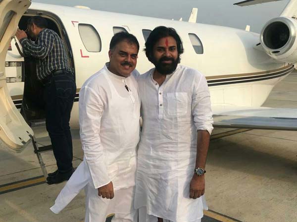 కాంగ్రెస్ పార్టీలో పలు హోదాల్లో