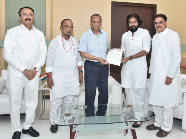 ప్రధానిని కలుస్తాం, రాష్ట్ర ప్రభుత్వం సాయం సరిపోలేదు