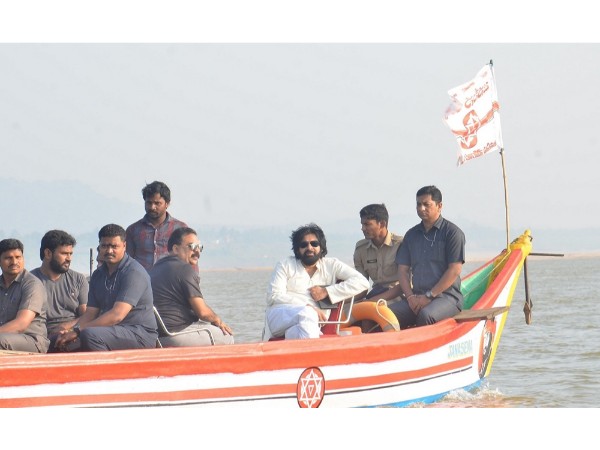 గోదావరిలో పవన్..