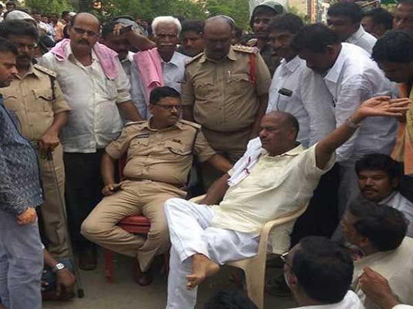 పట్టుకుని తీరతాం...పోలీసులు