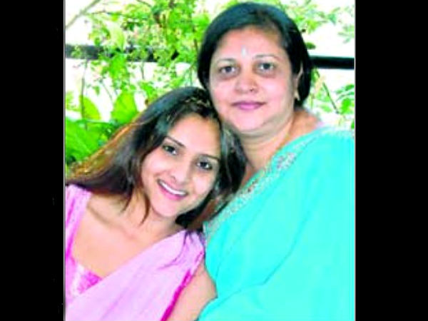 Ranjitha mother of Ramya wanted to contest from Mandya Lok Sabha by elections. Ranjitha mother of Ramya wanted to contest from Mandya Lok Sabha by elections.