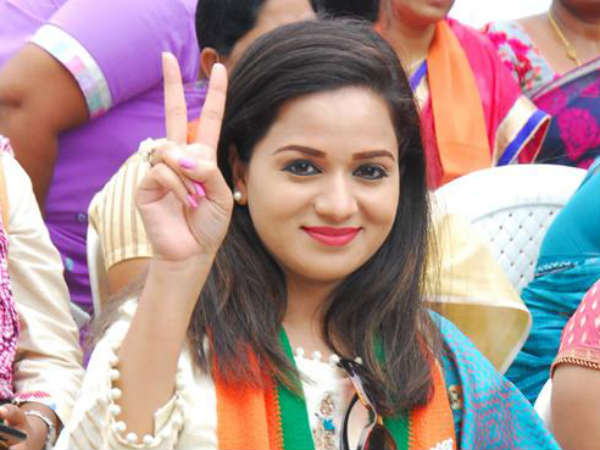 వైరా బరి నుండి రేష్మా...! ప్రచారానికి మాధవీలత..!!