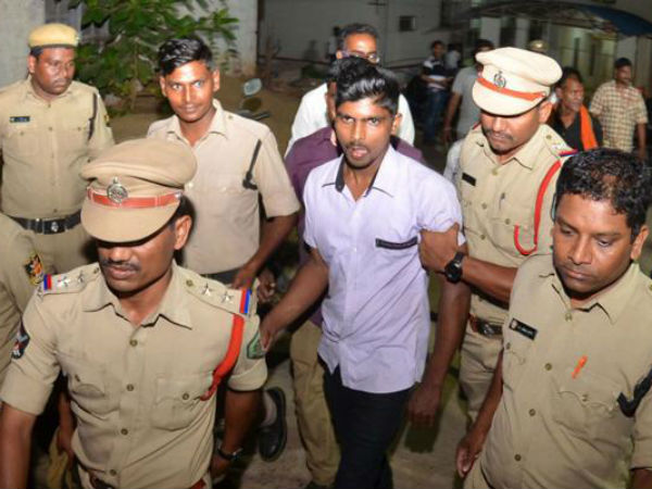 రూ. కోటితో భూమి బేరం చేసిన శ్రీనివాస్..