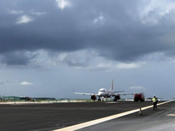Vehicle enters Hyderabad runway. IndiGo pilots stop takeoff just in time Vehicle enters Hyderabad runway. IndiGo pilots stop takeoff just in time