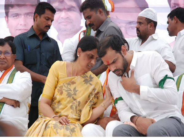సబితా ఇంద్రారెడ్డికి, కొడుకుకు టిక్కెట్