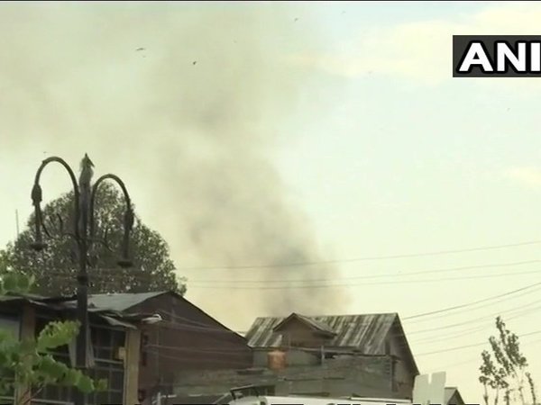 Jammu and Kashmir: 3 militants killed, 1 police martyred in encounter Jammu and Kashmir: 3 militants killed, 1 police martyred in encounter