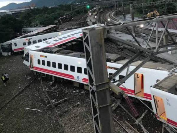 A train has derailed on a touristy coastal railway in north-eastern Taiwan, killing at least 17 and injuring some 100 others, Taiwanese media reported on Sunday. A train has derailed on a touristy coastal railway in north-eastern Taiwan, killing at least 17 and injuring some 100 others, Taiwanese media reported on Sunday.