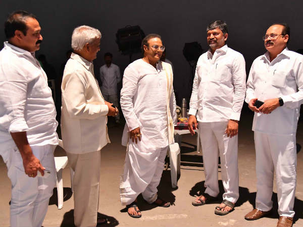 రెండు భాగాలుగా యన్టిఆర్