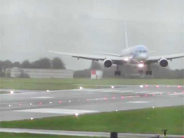 Video: Pilots Daring Sideways Landing At Bristol Airport During Storm Video: Pilots Daring Sideways Landing At Bristol Airport During Storm