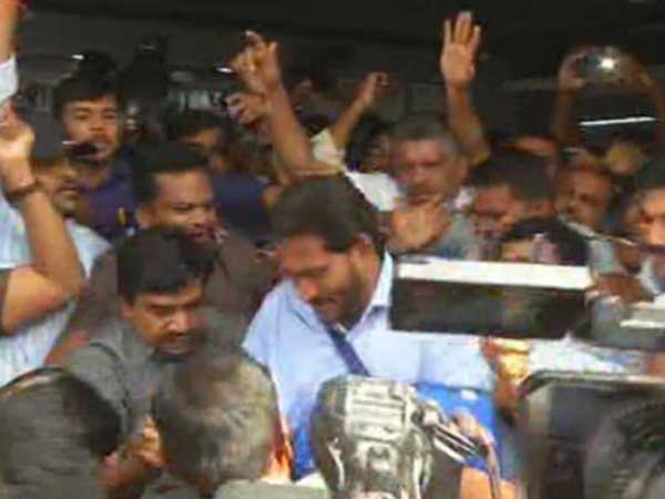శ్రీనివాస రావు బ్యాంక్ అకౌంట్స్, ఫోన్ కాల్స్పై అధికారుల దృష్టి