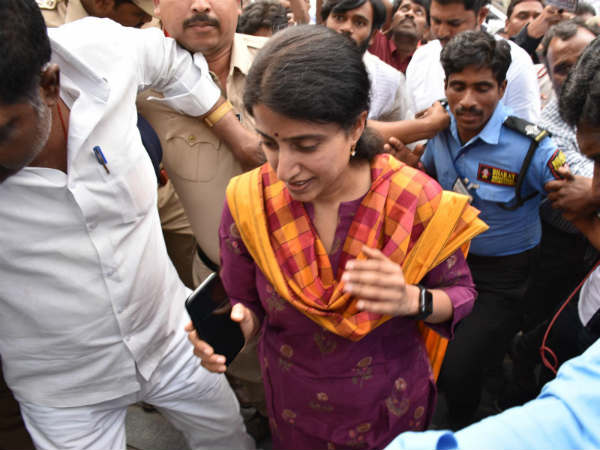 గవర్నర్ను కలవడం, సీబీఐ విచారణకు కోర్టుకు