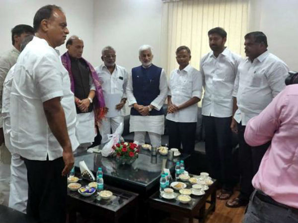 జగన్ పై దాడి.. చిన్నదిగా చూపే యత్నం