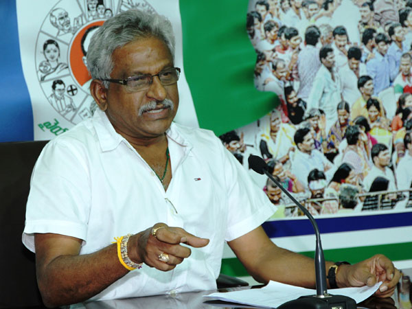 భారతిపై కేసులు ఎందుకు పెడతారు