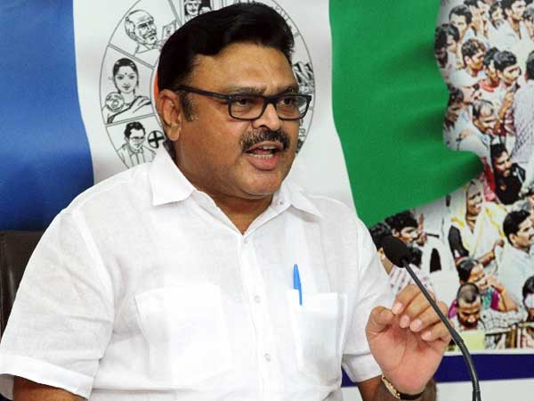అందుకే రాహుల్ గాంధీతో చంద్రబాబు పూసుకు తిరుగుతున్నారు