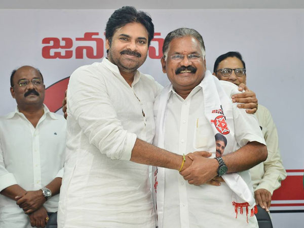 పార్టీ పట్ల అసంత్రుప్తి వ్యక్తం చేస్తున్న కాంగ్రెస్ నేతలు..!