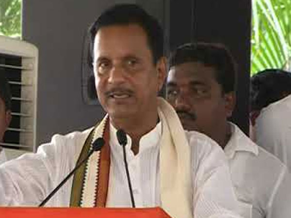 Congress leader Bikshapathi dharna at Congress office for Serilingampally ticket Congress leader Bikshapathi dharna at Congress office for Serilingampally ticket