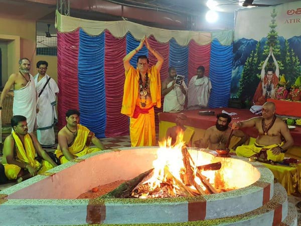 శారదా పీఠంలో...పవిత్ర యాగాలు