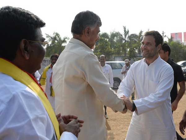 నరేంద్ర మోడీలా కేసీఆర్ బెదిరింపులు