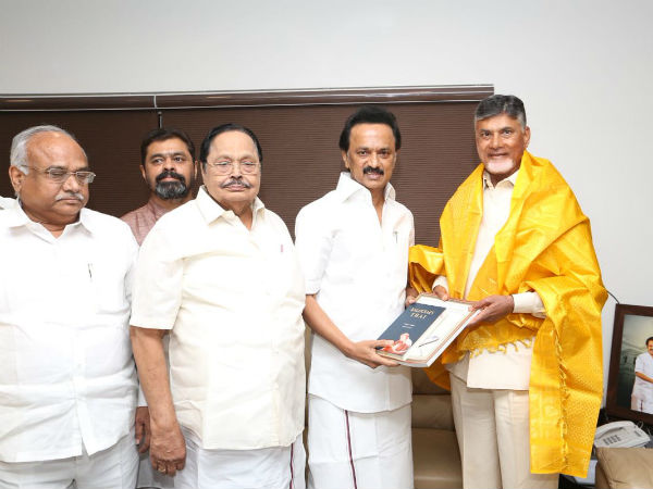 కలిసి రావాలని స్టాలిన్ను కోరా