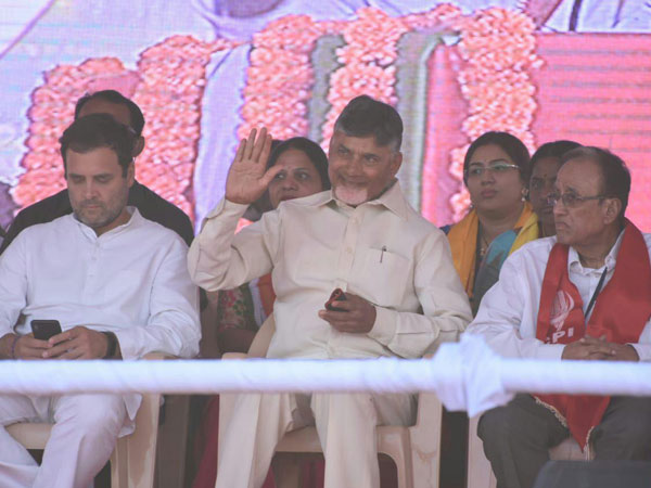 సోషల్ మీడియాలో ట్రోల్స్