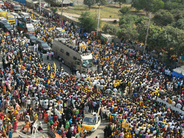 మోసం చేసిన వారిని మళ్లీ గెలిపిస్తారా