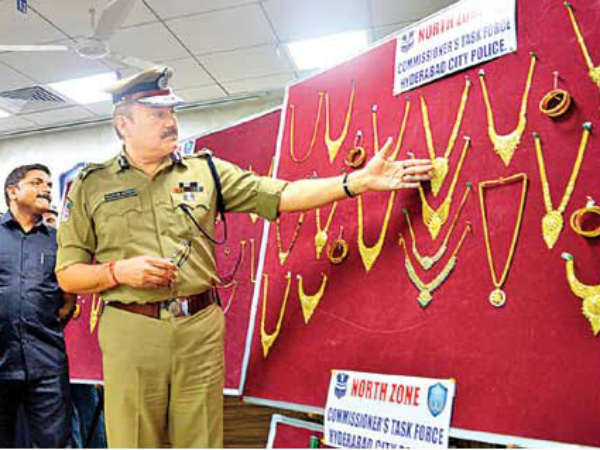 ఆభరణాలే ముద్దు.. నగదు వద్దు