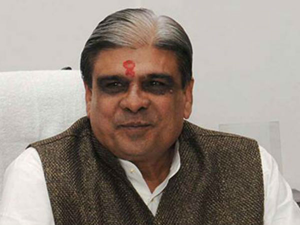 కేంద్ర మంత్రి హరిభాయ్కు ముడుపులు