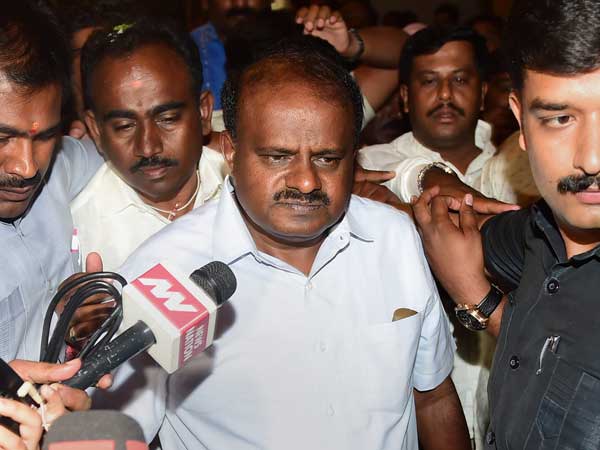 మా స్నేహం వేరు