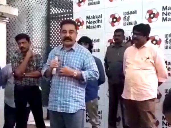 అభిమానులతో భేటీ