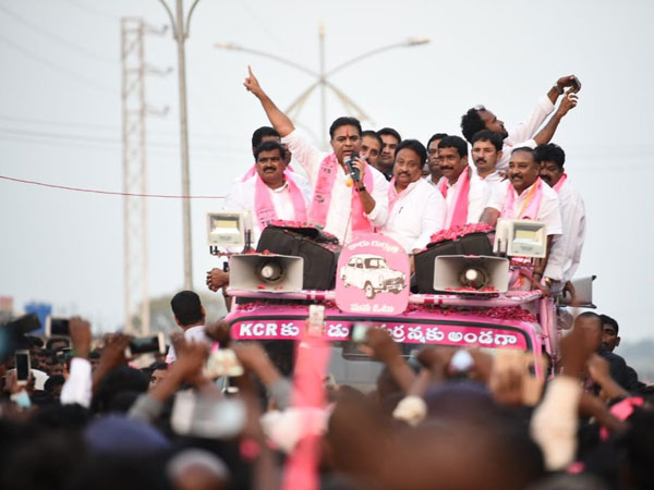 చేతులు జోడించి చెబుతున్నా.. అవకాశమివ్వండి