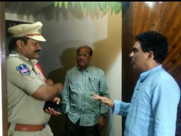 ఫోన్ తీసుకొని ఆవేశంగా మాట్లాడారు