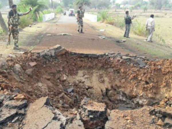 మందుపాతర...పేల్చిన మావోయిస్టులు