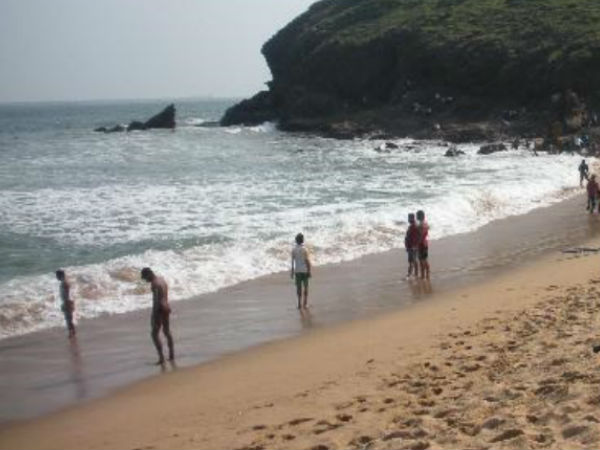 Search for 6 missing youngsters off Visakha Yarada beach Search for 6 missing youngsters off Visakha Yarada beach
