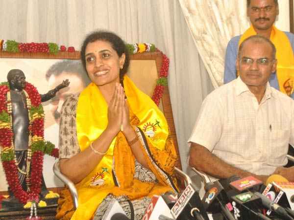 గూగుల్ సెర్చింగ్ లో సుహాసిని టాప్..! రెండు రోజుల్లో గ్రాఫ్ పెంచుకున్న సుహాసిని..!!