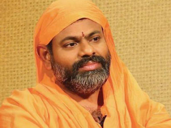 నా ఫోన్ను ట్యాప్ చేస్తున్నారు