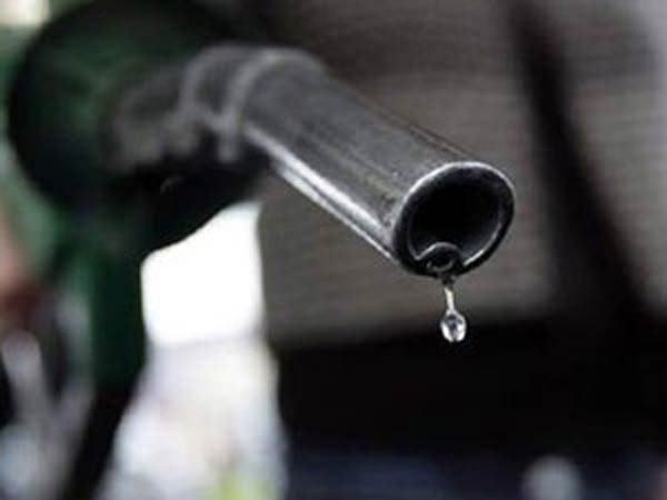 Petrol price cut by 22 paise; total reduction reaches Rs 4.06 in 19 days Petrol price cut by 22 paise; total reduction reaches Rs 4.06 in 19 days