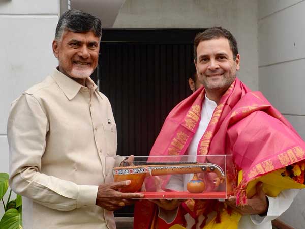 ముసలి నక్క కాంగ్రెస్, గుంటనక్క చంద్రబాబు