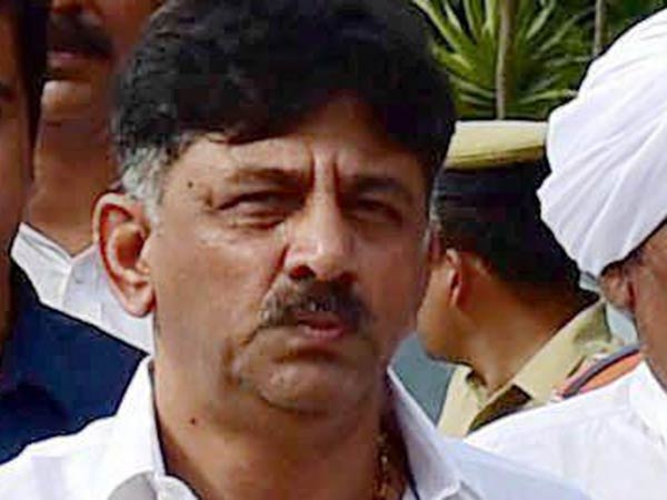 మంత్రి బ్యాటింగ్