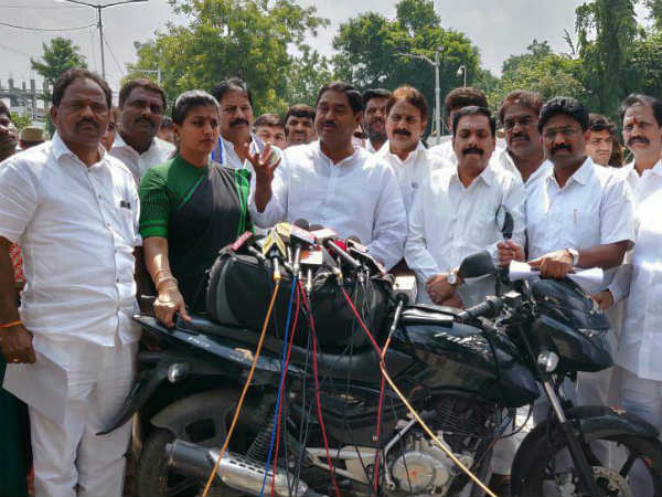 చర్యలు వాస్తవాలు ప్రజలకు తెలియకుండా చర్యలు