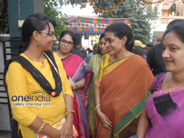 సుహాసిని తనను పట్టించుకోవడం లేదని