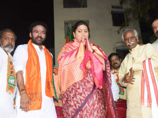 అమరవీరులను అలా అవమానించిన కేసీఆర్