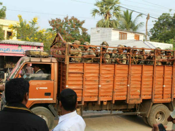 ధైర్యం లేదా? ప్రచారానికి పోలీసులెందుకు?