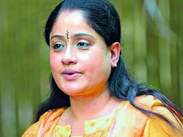సెటిలర్ల కాలికి ముల్లుగుచ్చుకుంటే పంటితో తీస్తానని