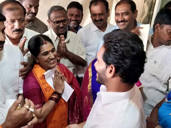 టీటీడీ ప్రక్షాళన కోసం జగన్ను కలిసిన జ్యోతిర్మయి